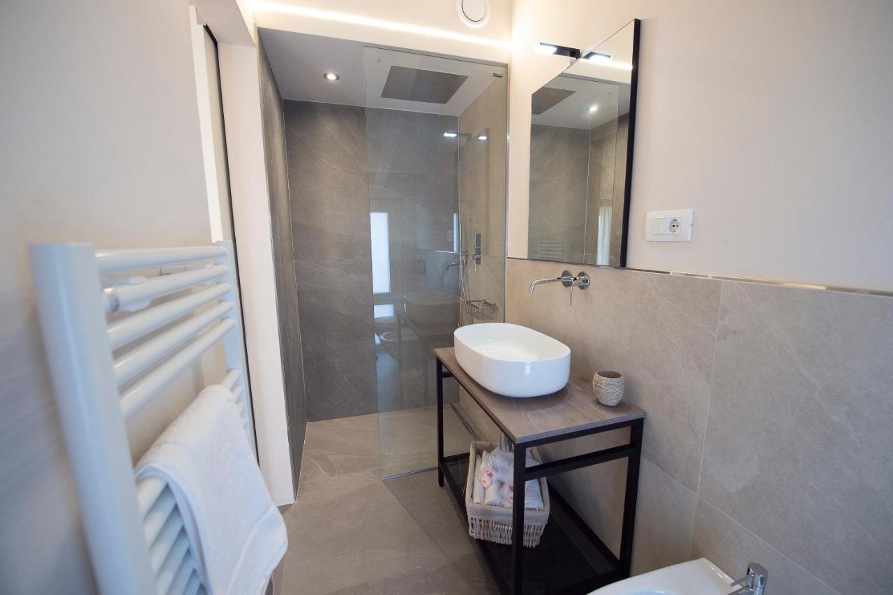 Villino Micol Camere A Due Passi Dal Mare Marina Di Carrara Exterior foto