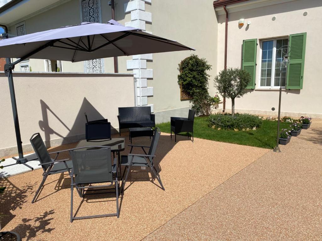 Villino Micol Camere A Due Passi Dal Mare Marina Di Carrara Exterior foto